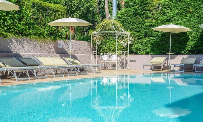 Desenzano del Garda Apartment | Holiday apartment with pool and balcony
