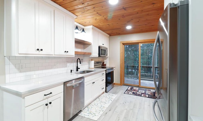Ontonagon Cabin | Driftwood Cabin on Lake Superior Beach, Close to Porcupine Mountain State Park!