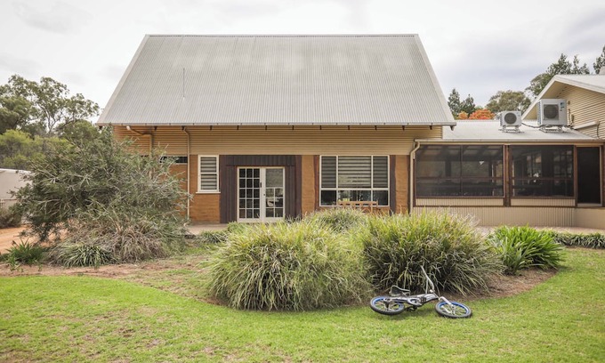 Gilgandra Cabin | Earth n TimbernSleeps 4 1 bathroom