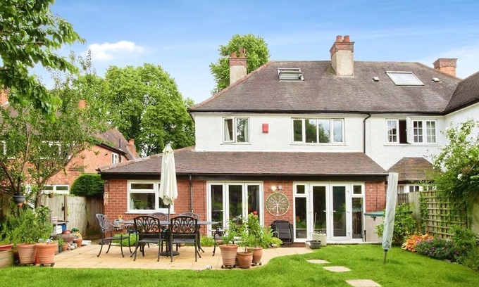 Moseley House | Spacious 4BR Home in Moseley Village, near City Centre