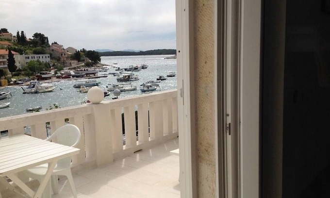 Krizna luka Apartment | One bedroom apartment with terrace and sea view Hvar (A-24926-b)