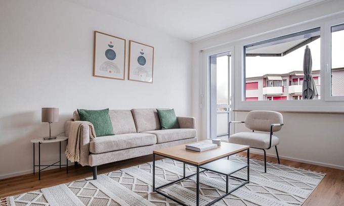 Dietikon District Apartment | Blueground | Dietikon, balcony, nr Lindenplatz