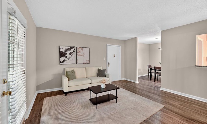 Marietta Apartment | Spacious 2Bd/2Bth Apt I Private Porch I Parking