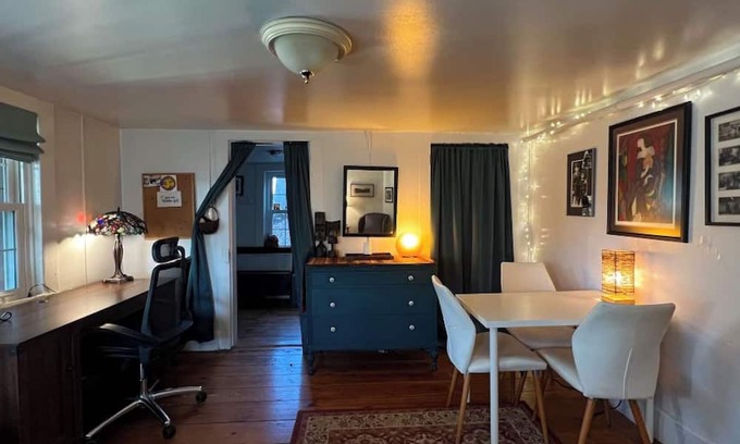 Beacon Apartment | Steps from train, DIA, cafés and hiking — in a peaceful garden-level retreat.