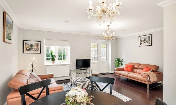 Great Shelford House | Chic 3Bed House & Garden Near Shelford High Street