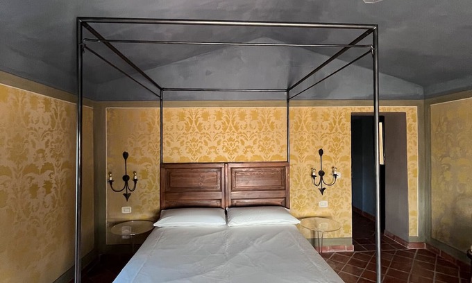 Massa Marittima Apartment | 'Corbellino' Room with Shared Pool and Garden