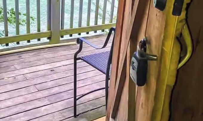 College City Cabin | Current River Cabin, On the Water, Fishing, Swimming, Relaxation.