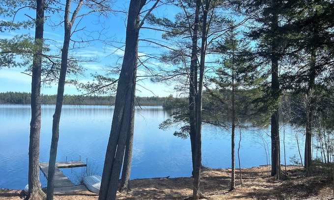 Steuben House | True UP experience awaits you in this comfortable and cozy lakefront home