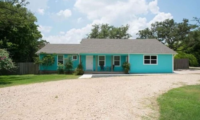 Manchaca House | 2 Large Bedrooms | Open Living | Peaceful