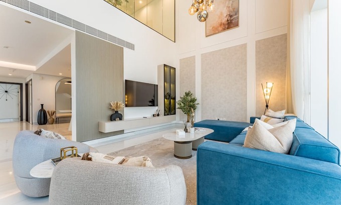 Bur Dubai Apartment | Next to Zabeel Park, Steps from the Metro Station, and Minutes to Downtown Dubai