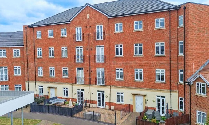 Dickens Heath Apartment | Luxury Furnished 2BR Apt w/WiFi, Workspace, Washer & Parking