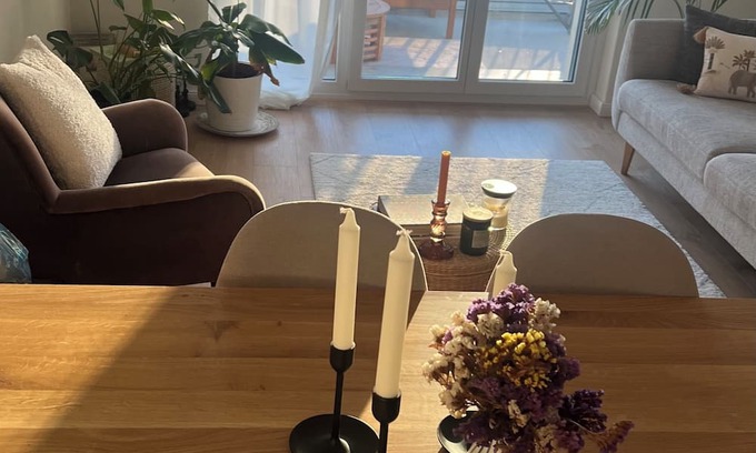 Altstetten Apartment | Stylish Zürich Apartment – 2 Min to Train, Balcony & Natural Light