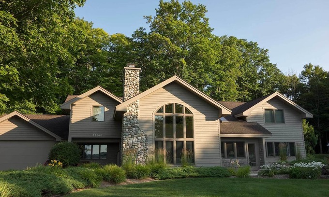 Suttons Bay House | Suttons Bay Beach House