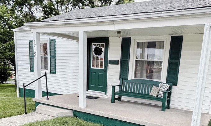 Georgetown Cottage | Cottage In Downtown Georgetown Within Walking Distance Of Shops and Restaurants