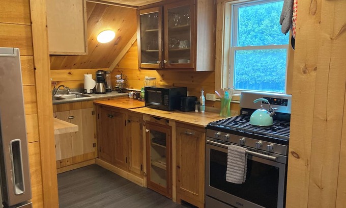 Moscow Other | Charming and convenient, private unit in original farmhouse in Waterbury Center.