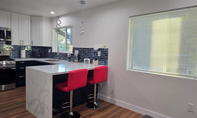 Southwest Anaheim Apartment | New Luxury apartment with AC/Free parking
