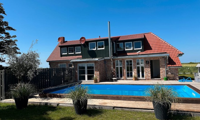 Norden House | Holiday Home 'Huus Ant Diek Mit Pool' with Private Terrace, Private Garden and Wi-Fi