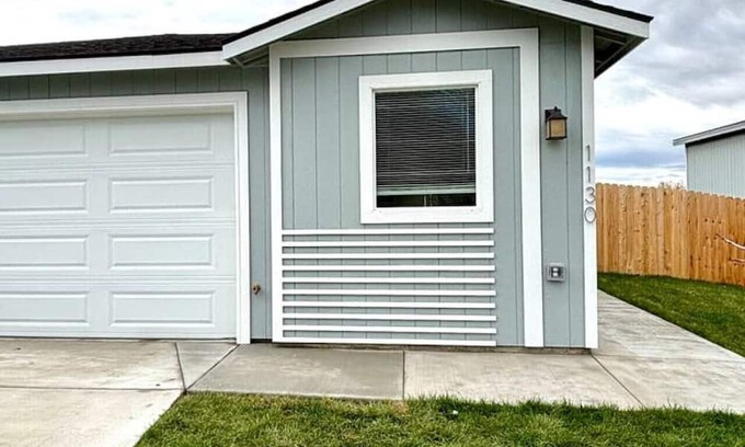 Umatilla House | New Townhouse Near Highway