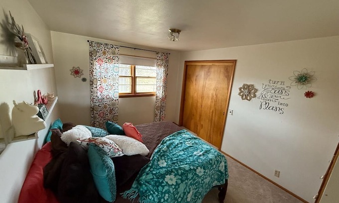 Lovell Other | Farmhouse with a pool, hot tub and parking. Between Cody and the Big Horn Mts