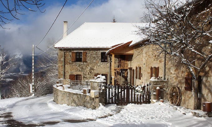 Les Cotes de Corps Cottage | Cottage 'Le Grand Gîte' with Lake View, Private Terrace and Wi-Fi
