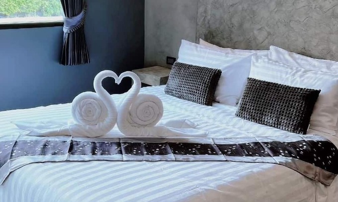 Ban Chang Condo | Charming Family room Ban Chang, Thailand - Perfect Getaway