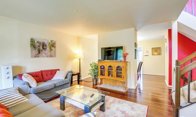 Herndon House | Close to Hospital & Dulles: Herndon Townhome