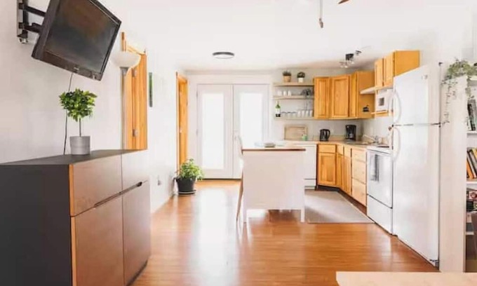 Lambton Shores Apartment | Hideaway Cottages - Full