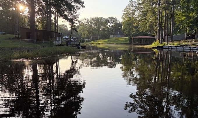 Hemphill House | Angler's Dream Stay! Quiet Cove with waterfront and boathouse near Hemphill