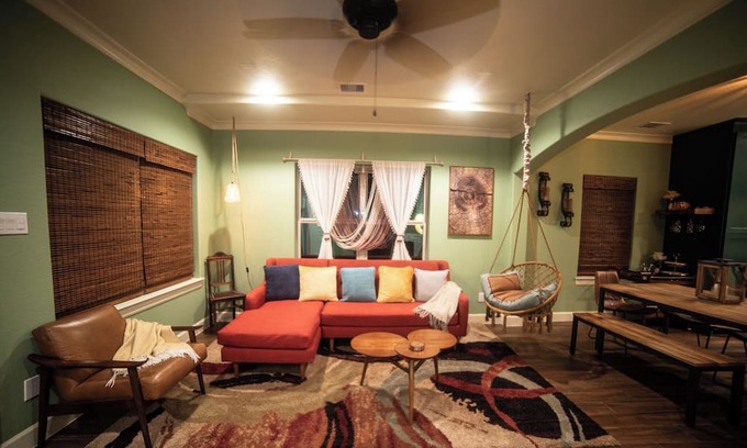 Montgomery House | Enchanted Home in Sam Houston National Forest! 20 min hike to Lake Conroe