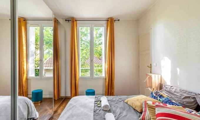 Adamville House | Gaia House, Urban Oasis, RER A, Paris in 20min