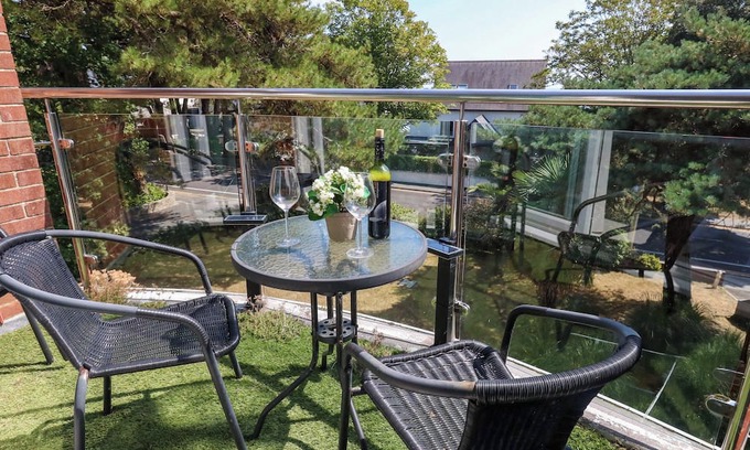 Sandbanks Cottage | CASA AL MARE, pet friendly, character holiday cottage in Sandbanks