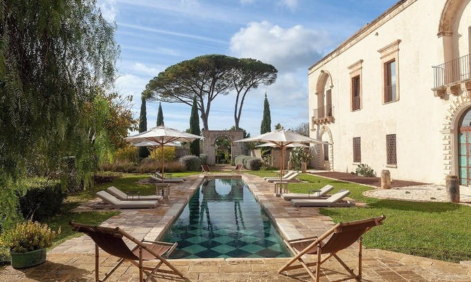 Alezio Villa | Casino Doxi Stracca - Seven Bedroom Villa, Sleeps 14
