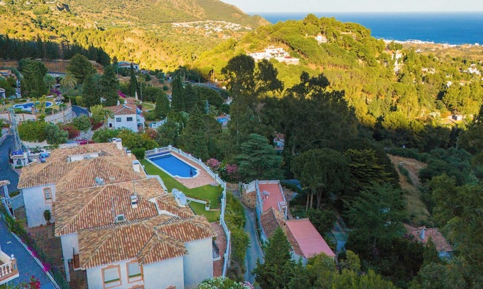 Mijas Apartment | Central Mijas Pueblo with pool & beautiful seaviews