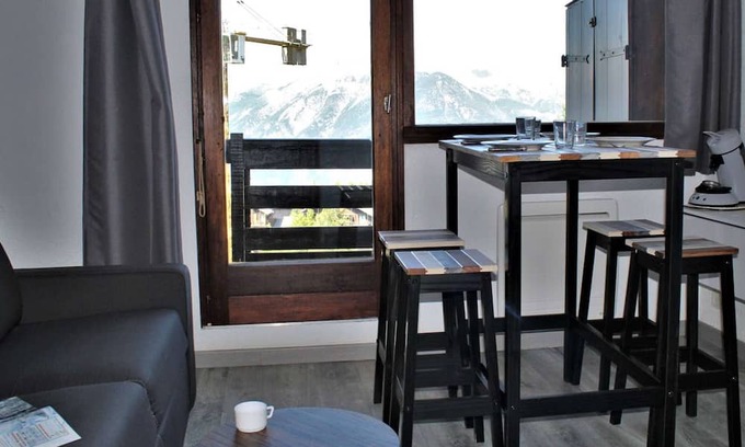 Risoul Apartment | Mountain studio at the slopes, free parking, Risoul 1850