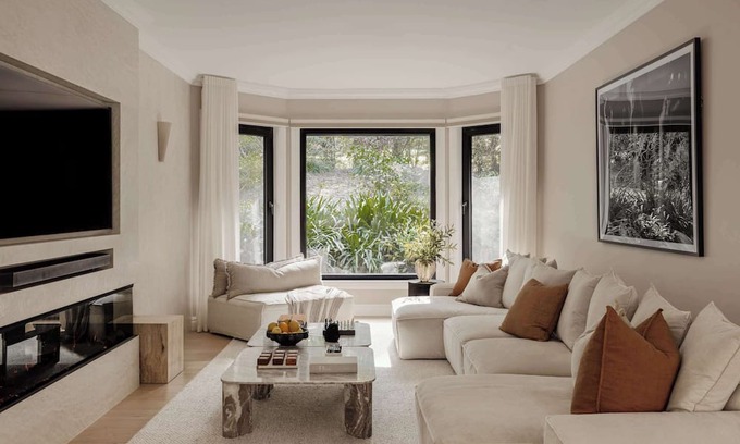 Coolangatta Apartment | Cinque House Luxury Accommodation near Berry/Beach