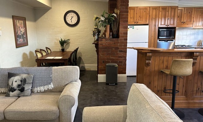 Albury Apartment | Porters Cottage Grande (two units)