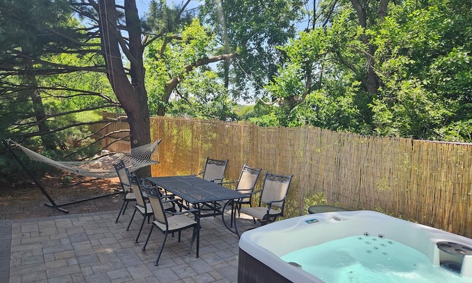 Lake Villa House | Hot Tub Retreats