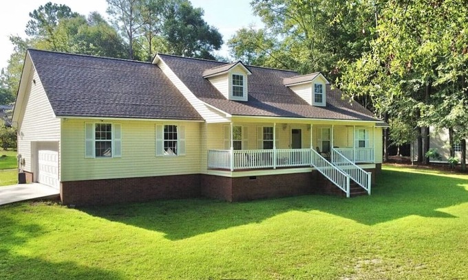Moultrie House | 4-bedroom house in wonderful Moultrie with AC