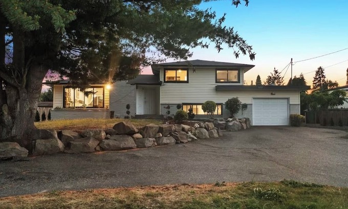 Highline House | Marvelous 4-bedroom house with fitness room in Seattle