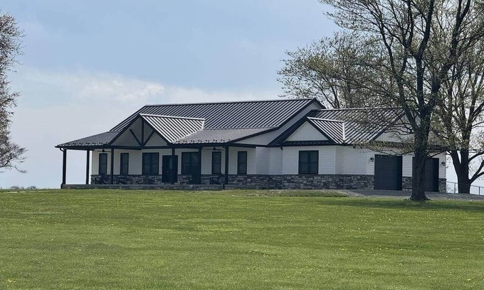 Fairview  Highland County House | Country Cornerstone Retreat Upstairs - Hot Tub, Sauna, Grill, Fire Pit, Massage