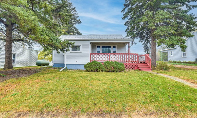 Gary House | Walk to Restaurant & Bar: Home w/Deck in Gary