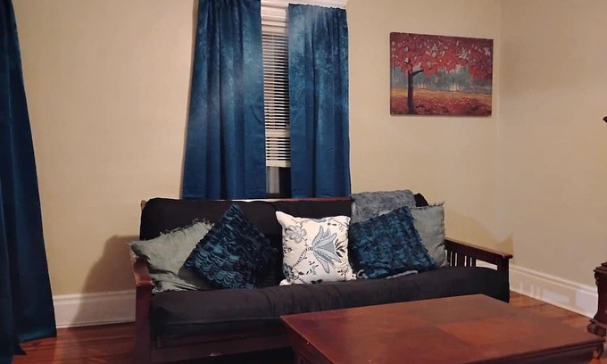 Westside Apartment | Lovely room for rent in the historical TippHill area