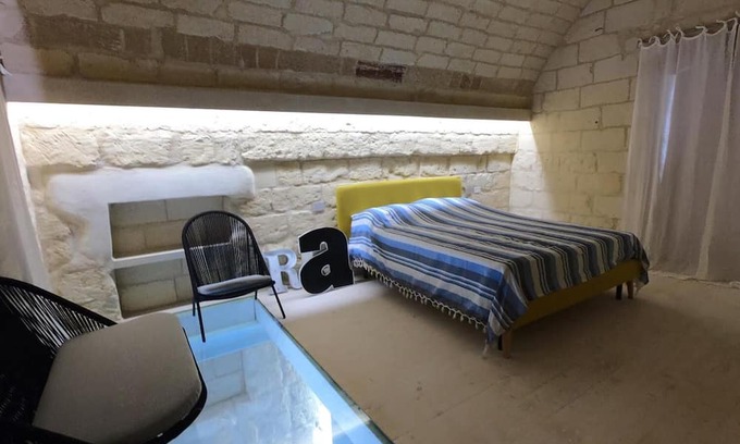 Otranto Apartment | Apartment 'Bianco Mare Teti' with Wi-Fi and Air Conditioning