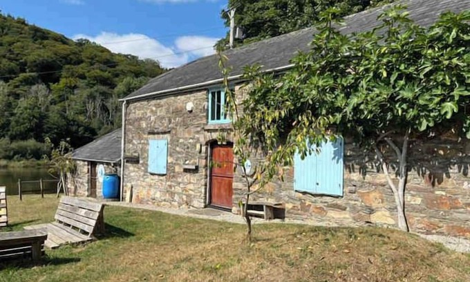 Clearbrook House | Riverside Barn at Lopwell Dam