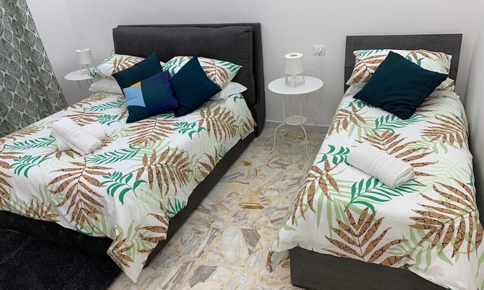 Rione Sanita Bed & Breakfast | ‘Di Palma Suite Tripla’ Room with Shared Terrace, Wi-Fi and Air Conditioning