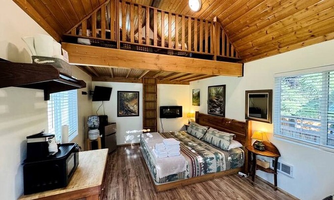 Idleyld Park Cabin | Charming Cabin for an Off-Grid Getaway in Umpqua National Forest, Oregon