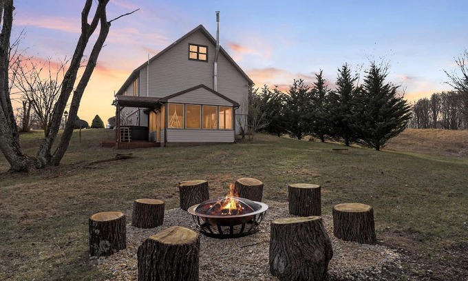 Berkeley Springs Cabin | Family Sized Cabin with Hot Tub and Fire Pit near Cacapon Resort State Park, West Virginia