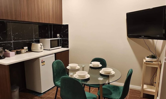 Pinehill Apartment | Private Modern 2 bedroom Unit in Central Albany