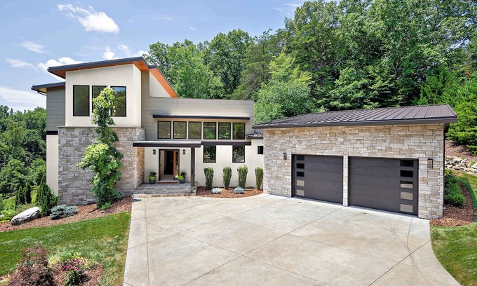 Alexander House | Private FirePit Deck Biltmore Tix Near AVL