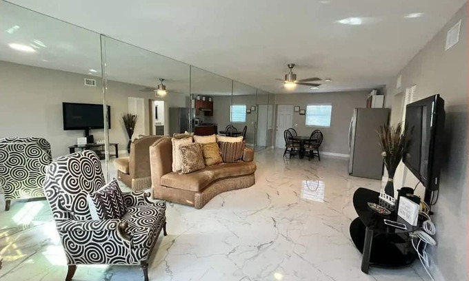 Bearss Plaza Apartment | #18 Tampa Stone king bed 2/1 unit 2301